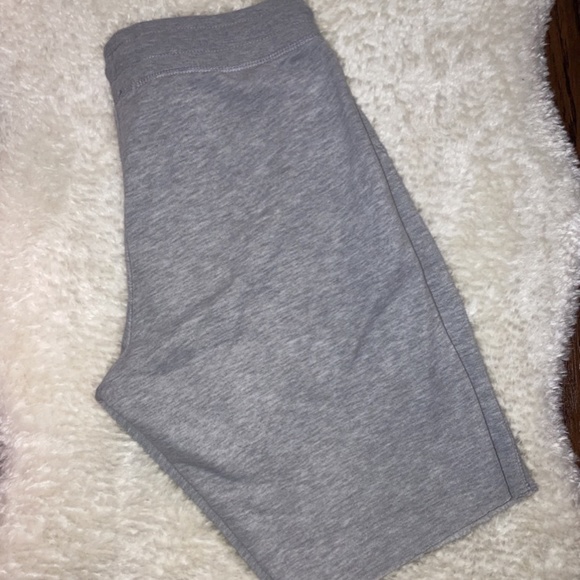 Grey sweat shorts - Picture 2 of 2
